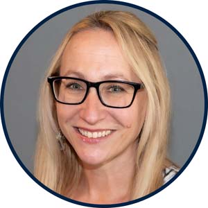 Julie Hall Headshot